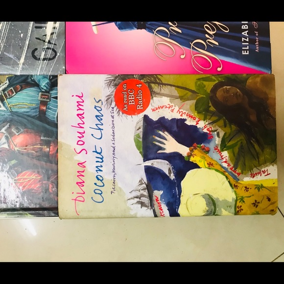 🎁Set of 4 hardcover books - Picture 4 of 10